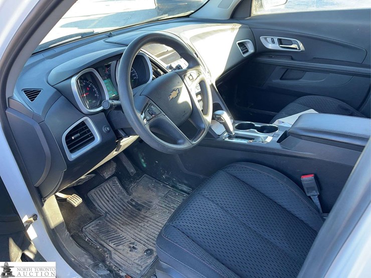 2015-chevrolet-equinox-ls-image-12