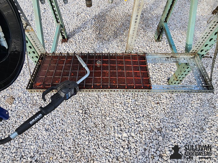 graco-hpm65b-oil-pump-w/-poly-tanks-&-stand-image-19