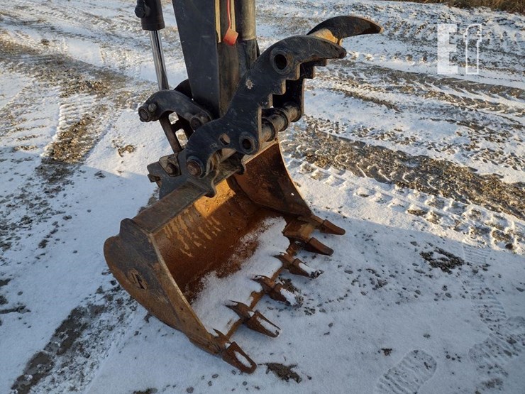 2013-deere-35d-image-15