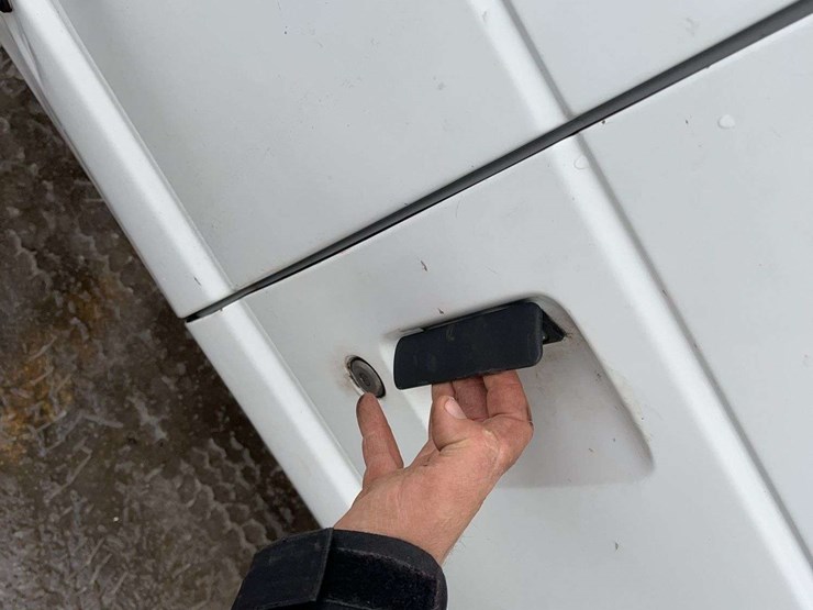 2011-ford-cargo-image-20