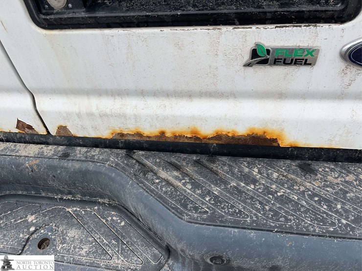 2014-ford-cargo-image-43