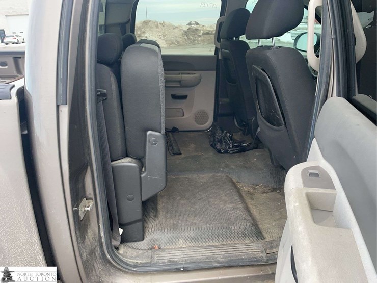 2013-chevrolet-silverado-1500-image-25