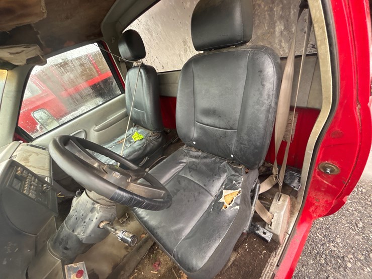 #1104-•-1992-chevrolet-c3500-w/-8ft-dump-image-20