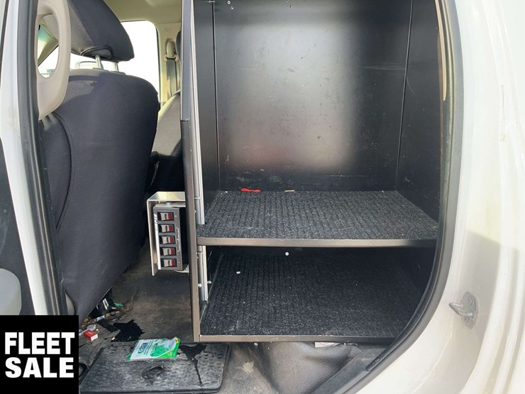 2015-dodge-3500-image-16