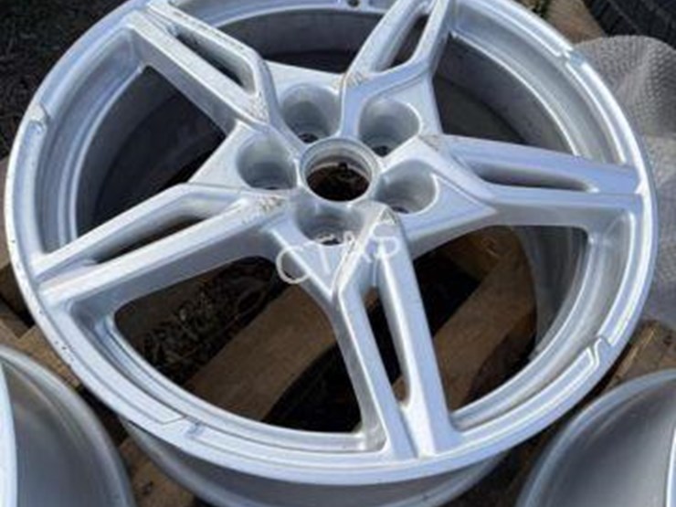 #171-•-set-of-4-corvette-rims---used-image-4