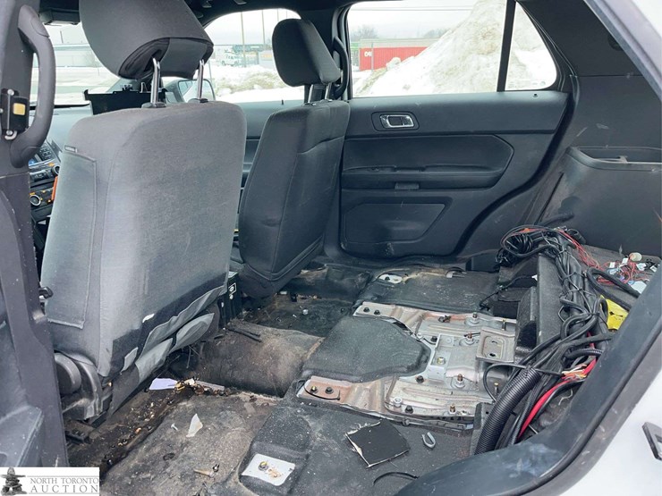 2018-ford-explorer-image-28