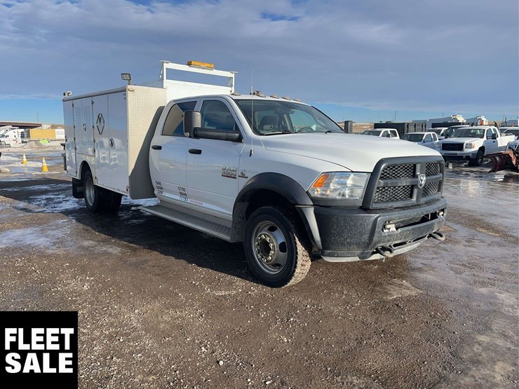 2017-ram-5500-crew-cab-4x4-s/a-service-truck-image-2