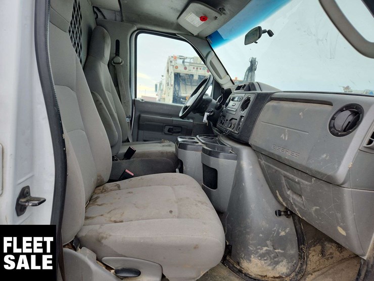 2013-ford-cargo-image-19