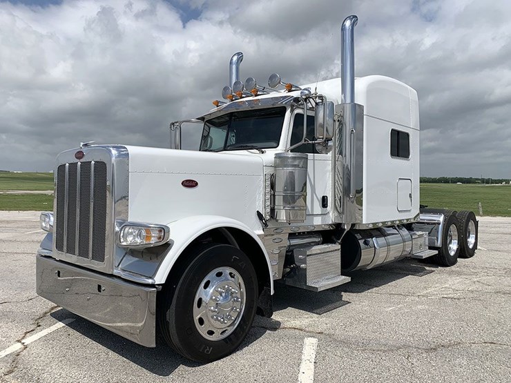 2024-peterbilt-389-image-1
