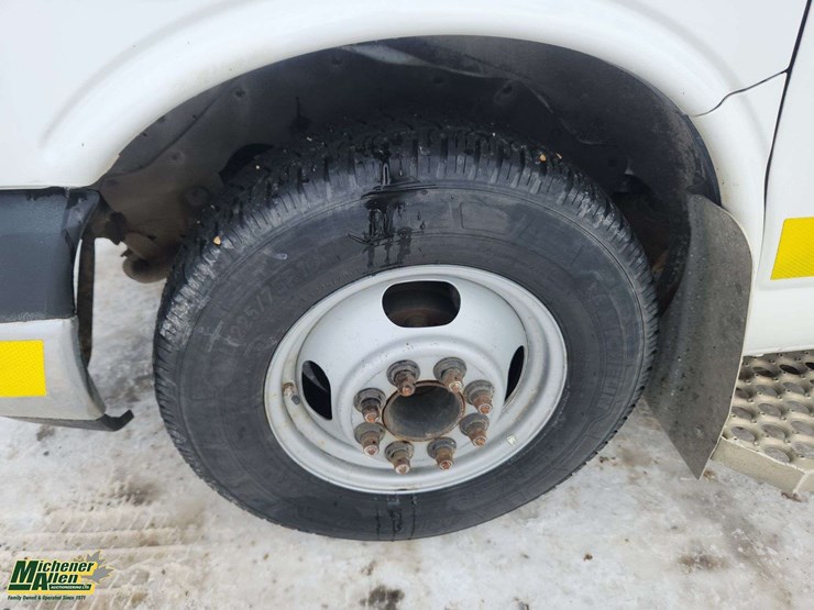 2016-chevrolet-express-s/a-ambulance-image-10