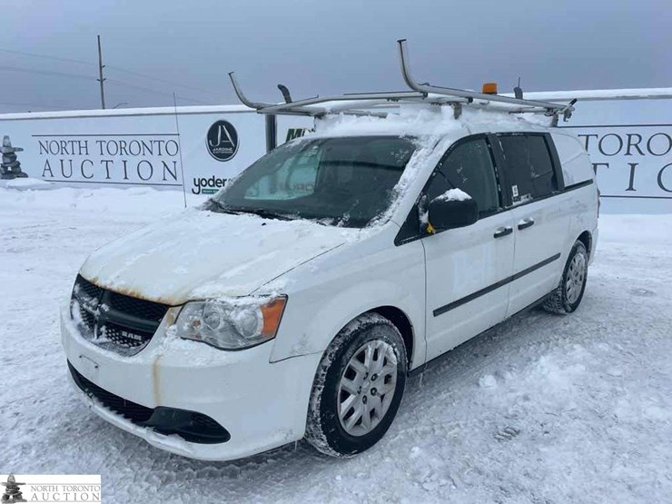 2015-ram-tradesman-image-1