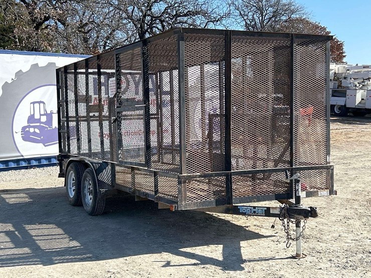 2014-top-hat-trailer-image-4