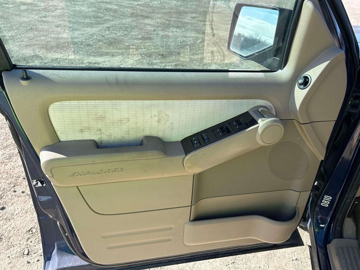 2008-ford-explorer-image-11