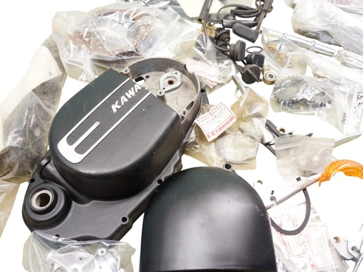 kawasaki-miscellaneous-parts-lot-image-3