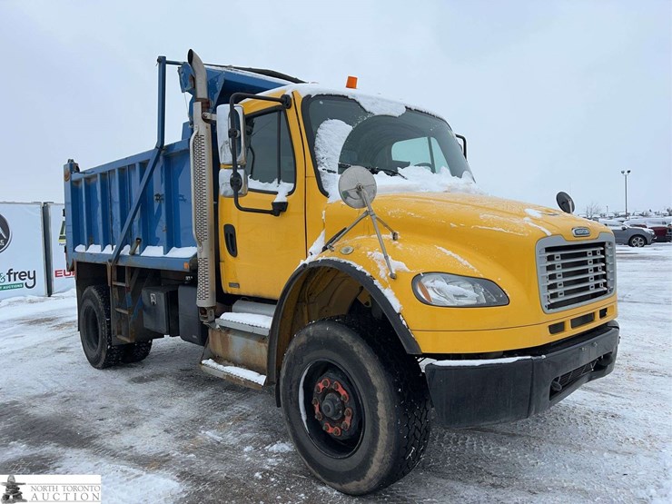 2011-freightliner-m2-106-image-4