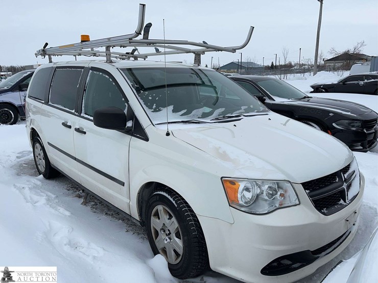 2012-dodge-ram-van-image-3