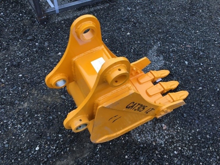 2025-caterpillar-305-image-2