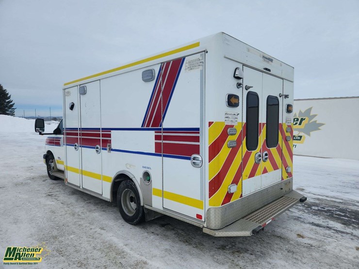 2016-chevrolet-express-s/a-ambulance-image-3