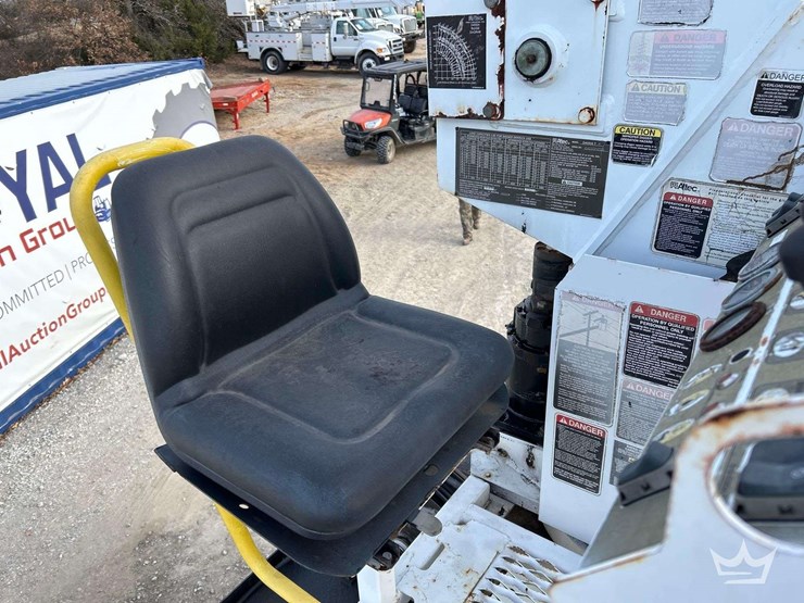 2007-international-derrick-digger-truck-image-37