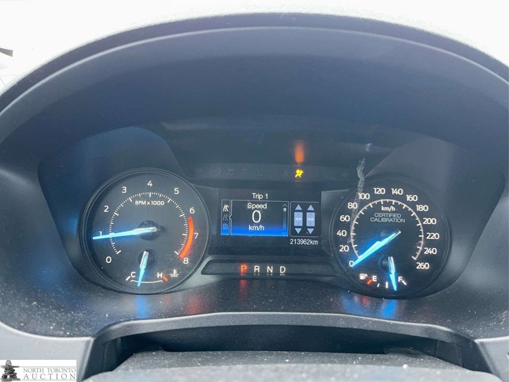 2019-ford-explorer-image-17