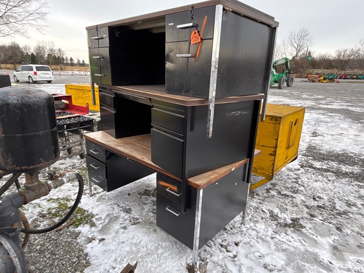 #6542-•-e1.-(3)-desks-image-1