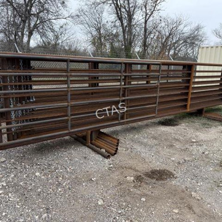 #146 • Freestanding Panels 24' w/ One 12' Gate