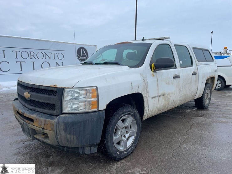 2013-chevrolet-silverado-1500-ls-image-1