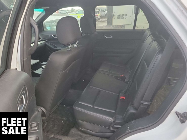 2016-ford-explorer-image-13