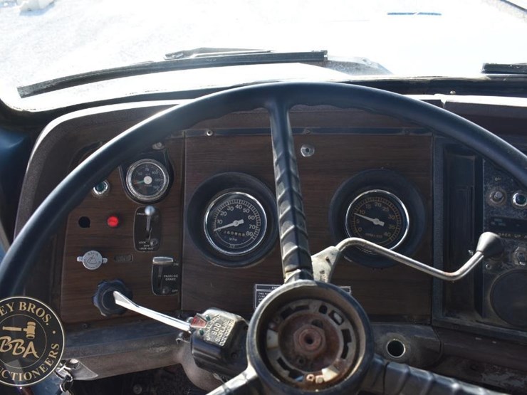 1978-ford-8000-image-23