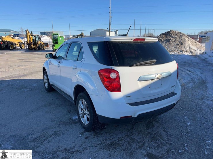 2015-chevrolet-equinox-ls-image-2