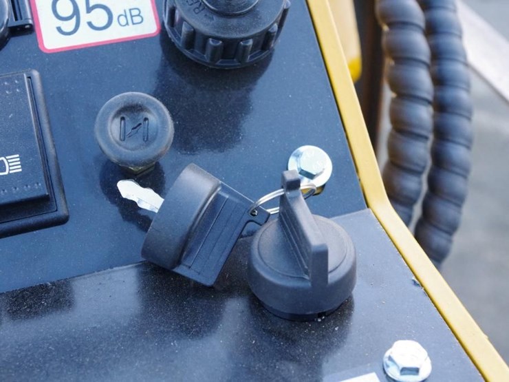 2025-agt-industrial-mx-crt23-stand-on-mini-skid-steer-loader,-23hp-rato-gasoline-engine,-32"-bucket-image-8