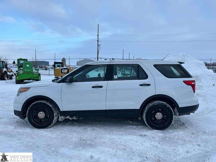 2015-ford-explorer-image-11