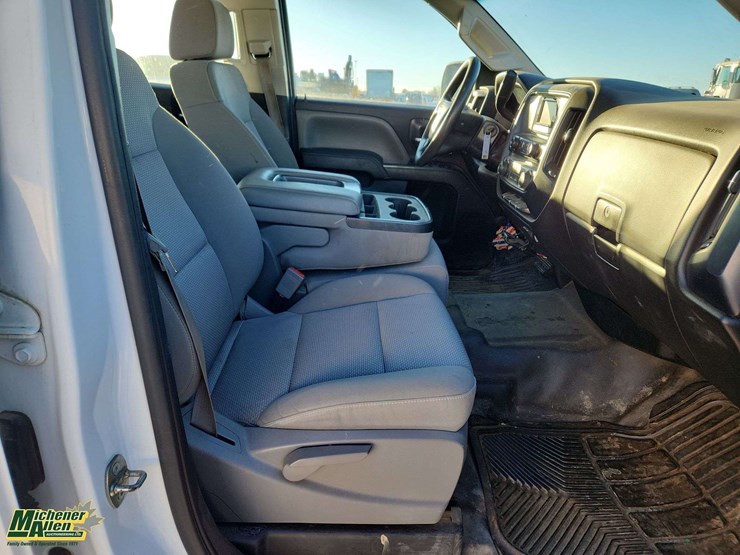 2015-chevrolet-silverado-2500hd-image-25