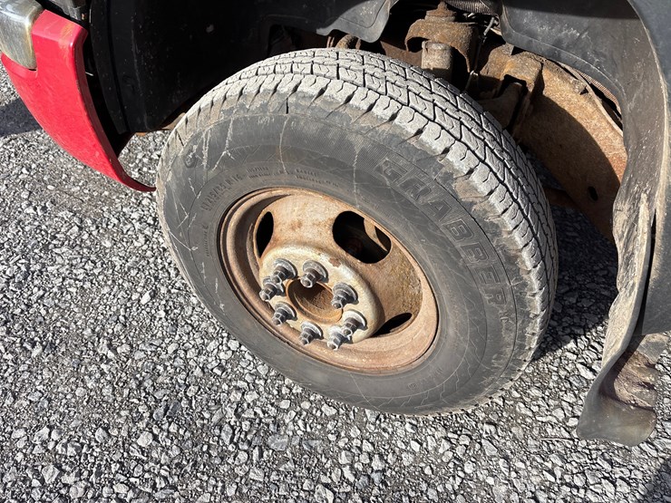 #1113-•-2004-gmc-sierra-pickup-truck-image-11