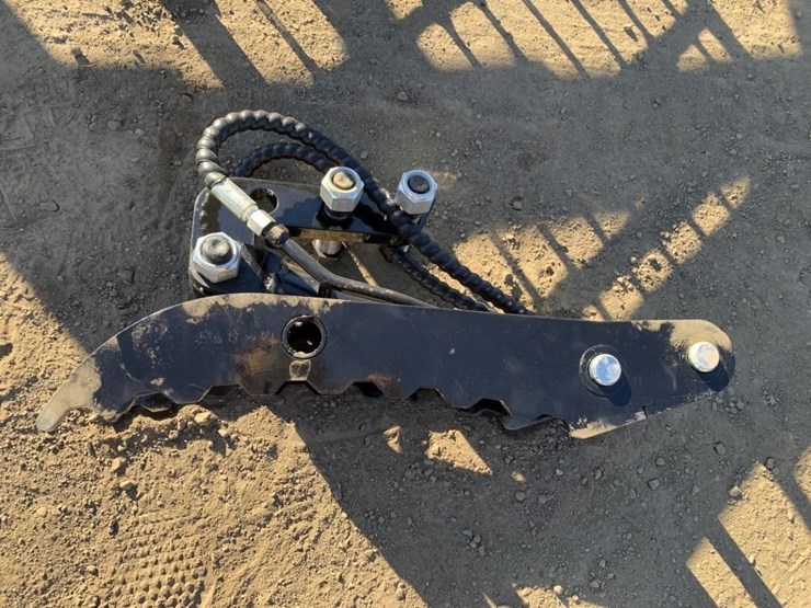 unused-2025-iranch-hydraulic-thumb-attachment,-image-1