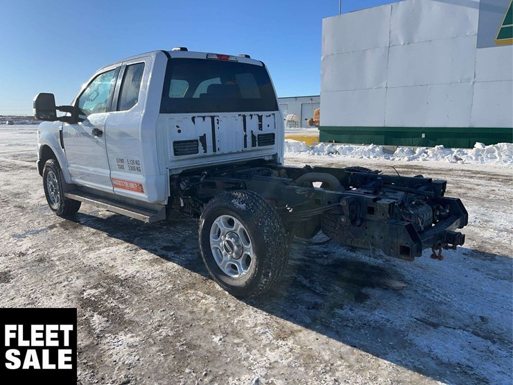 2021-ford-f350-image-3