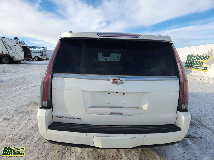 2015-cadillac-escalade-image-8