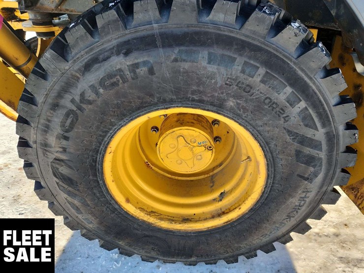 2019-deere-410l-image-12