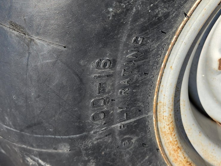 1989-white-140-image-18