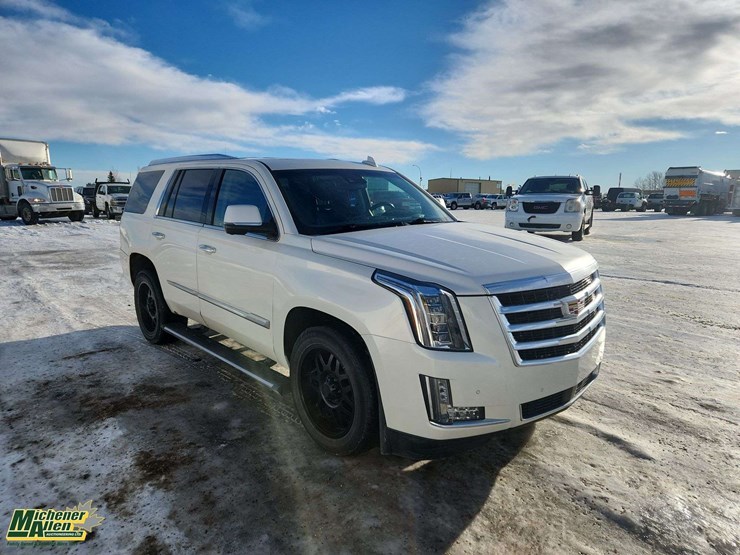 2015-cadillac-escalade-image-2