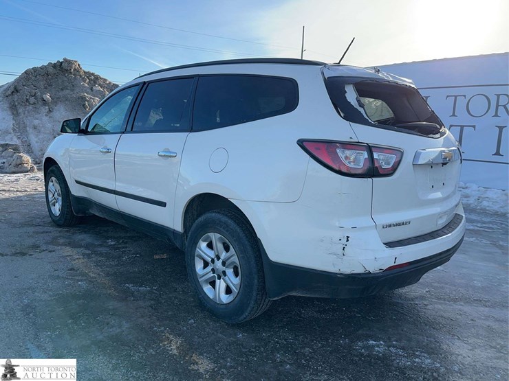 2013-chevrolet-traverse-image-2