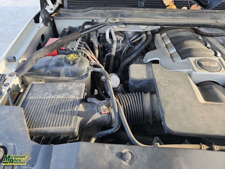 2015-cadillac-escalade-image-34