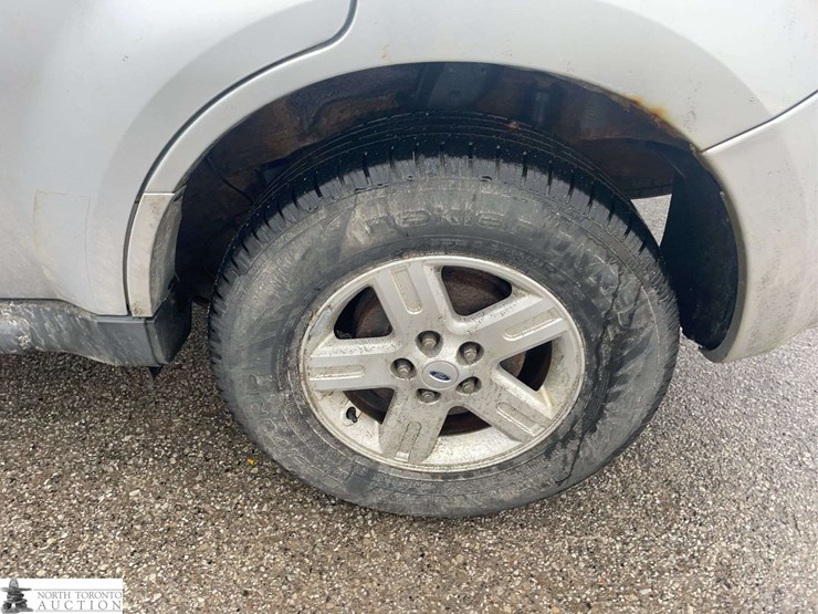 2010-ford-escape-hybrid-image-21