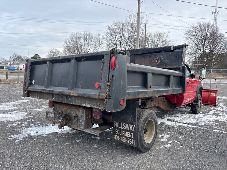 #1113-•-2004-gmc-sierra-pickup-truck-image-31