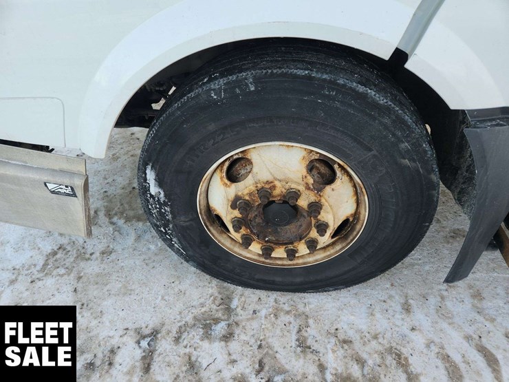 2015-volvo-vnl-t/a-day-cab-tractor-image-10