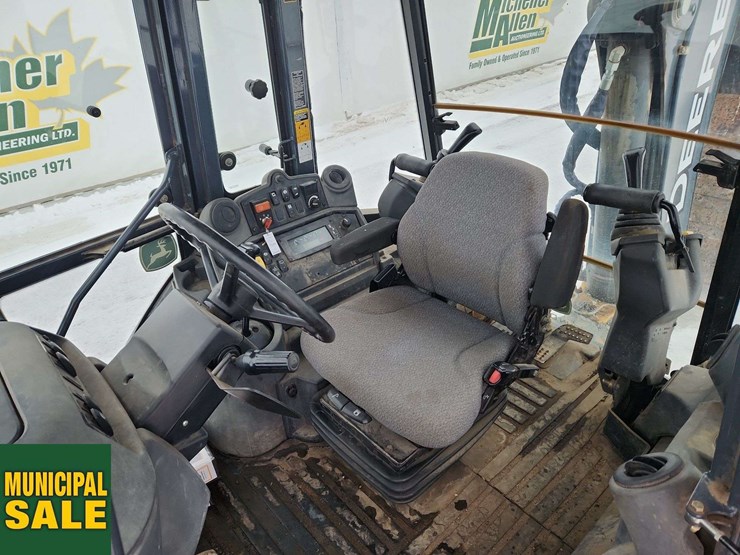 2011-deere-410j-image-19