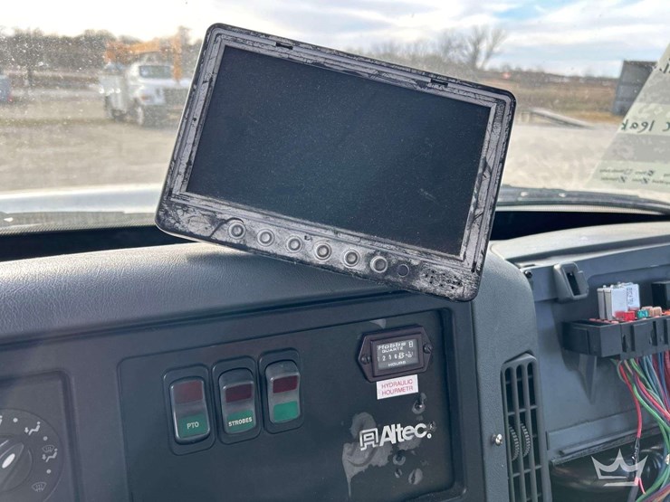 2007-international-derrick-digger-truck-image-16