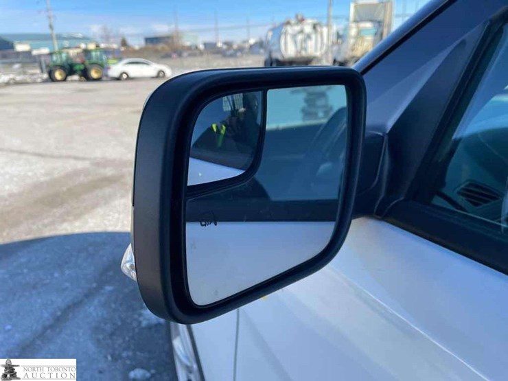 2017-ford-explorer-image-11