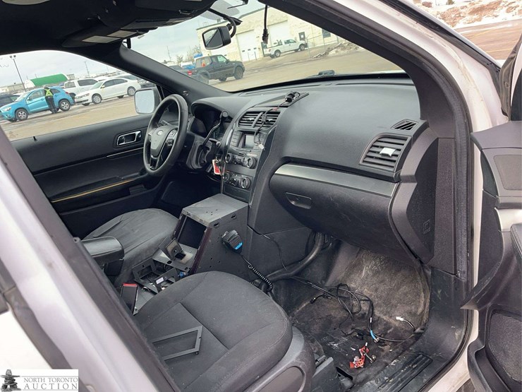 2019-ford-explorer-image-31