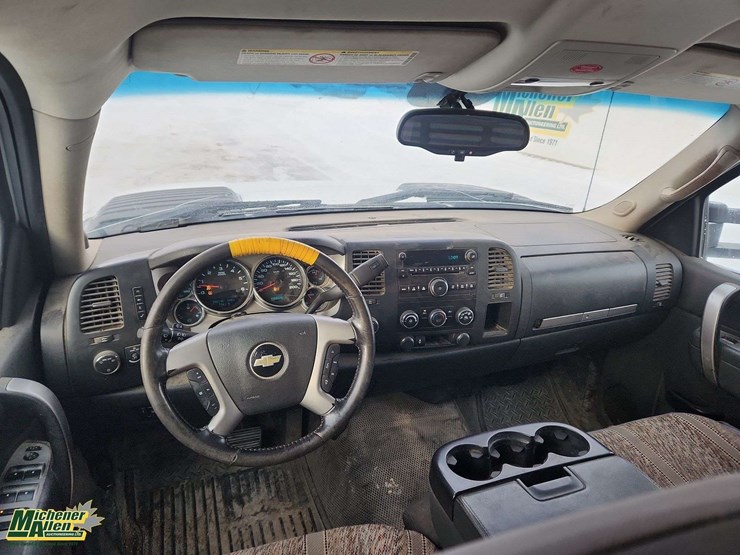 2012-chevrolet-silverado-2500hd-image-18